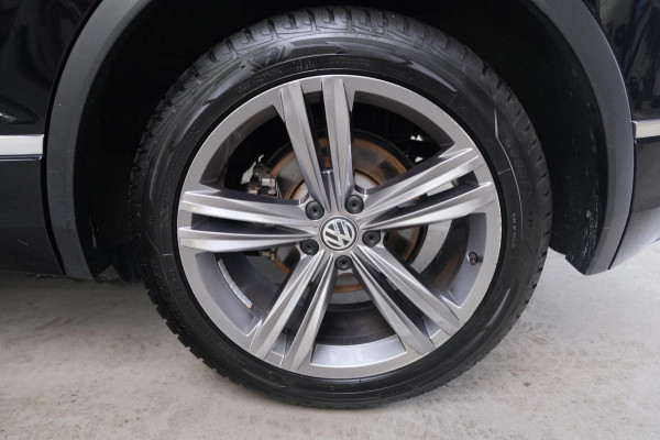 Volkswagen Tiguan 1.5 TSI ACT Highline R-Line - N.A.P. Airco, Cruise, Panodak, Navi,