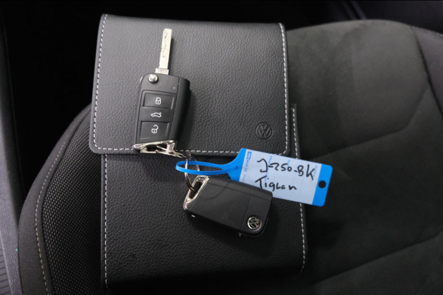 Volkswagen Tiguan 1.5 TSI ACT Highline R-Line - N.A.P. Airco, Cruise, Panodak, Navi,