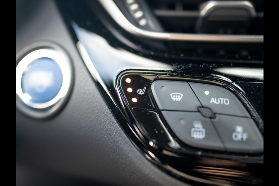 Toyota C-HR 2.0 Hybrid Bi-Tone | Dodehoek sensoren | Stuur&Stoel verw. | Parkeersensoren | Prijs Rijklaar!!