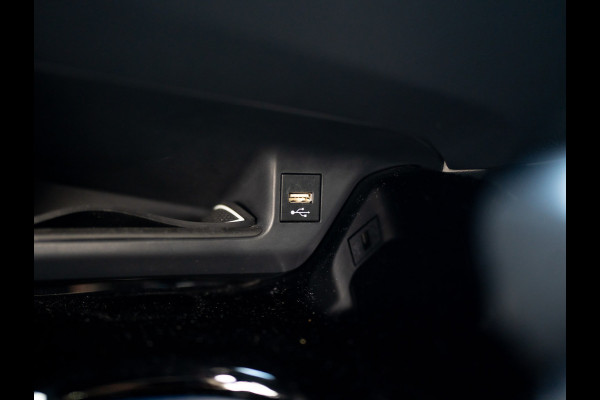 Toyota C-HR 2.0 Hybrid Bi-Tone | Dodehoek sensoren | Stuur&Stoel verw. | Parkeersensoren | Prijs Rijklaar!!