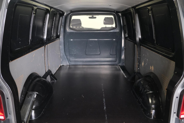 Volkswagen Transporter 2.0 TDI L2H1 150 PK - N.A.P. Airco, Cruise, Navi, PDC.