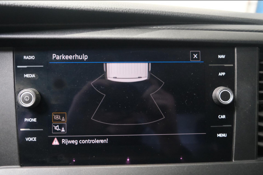 Volkswagen Transporter 2.0 TDI L2H1 150 PK - N.A.P. Airco, Cruise, Navi, PDC.