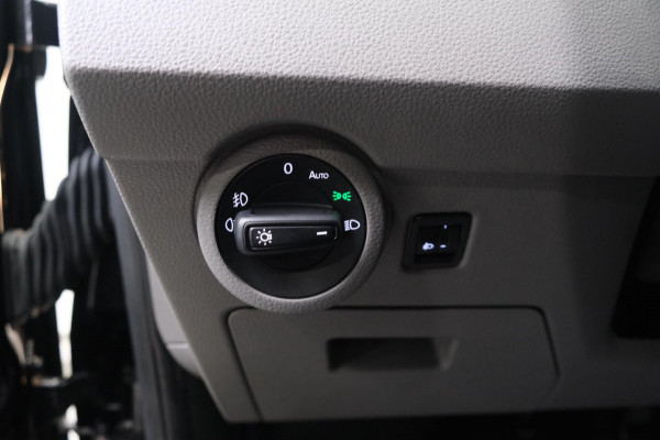 Volkswagen Transporter 2.0 TDI L2H1 150 PK - N.A.P. Airco, Cruise, Navi, PDC.