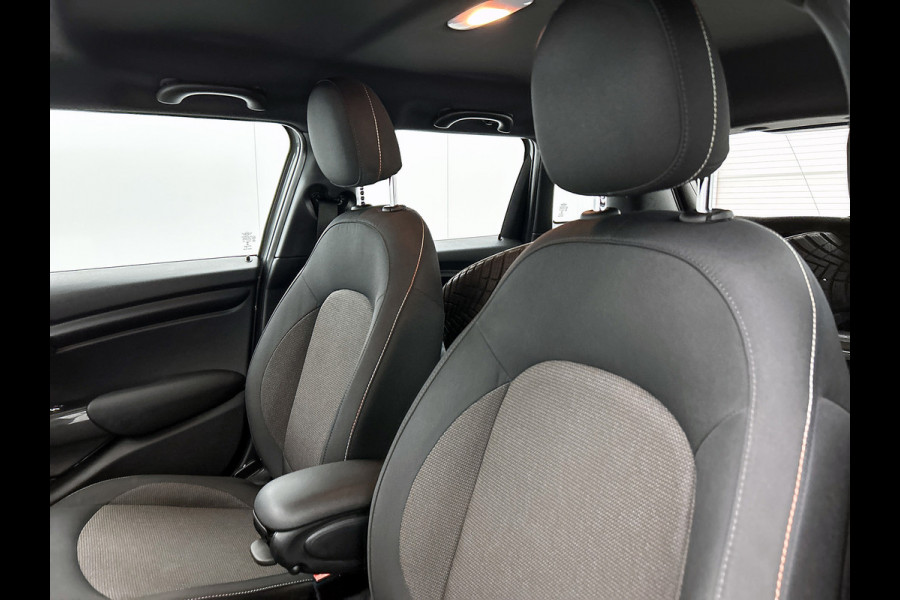 MINI Mini 1.5 Cooper Business (NL-auto, Dealer onderH, Parkeersensoren, Navi, Airco, Cruise Control, Etc)
