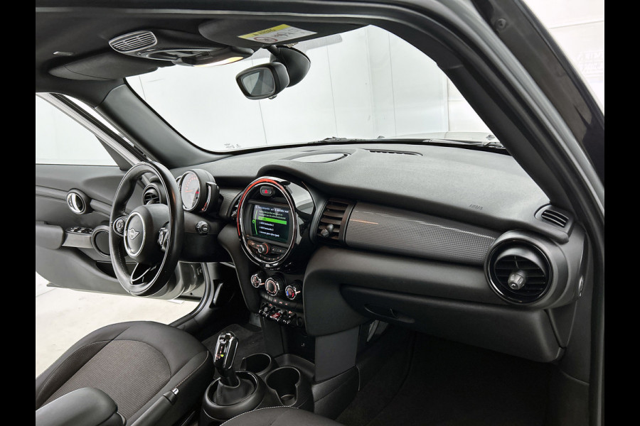 MINI Mini 1.5 Cooper Business (NL-auto, Dealer onderH, Parkeersensoren, Navi, Airco, Cruise Control, Etc)