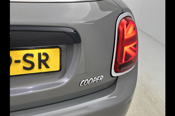 MINI Mini 1.5 Cooper Business (NL-auto, Dealer onderH, Parkeersensoren, Navi, Airco, Cruise Control, Etc)