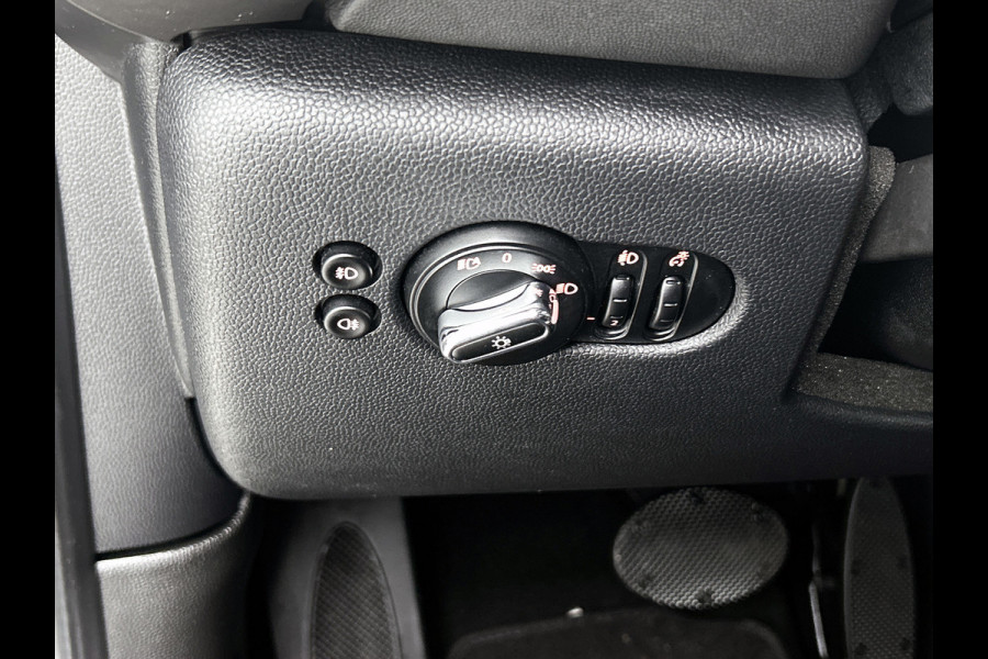 MINI Mini 1.5 Cooper Business (NL-auto, Dealer onderH, Parkeersensoren, Navi, Airco, Cruise Control, Etc)