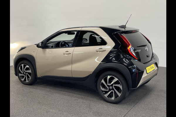 Toyota Aygo X 1.0 VVT-i Automaat Pulse | Navigatie | Apple Carplay/Android Auto | Camera | 17" Lichtmetalen Velgen | Climate Control | Adaptive Cruise Control | Two Tone