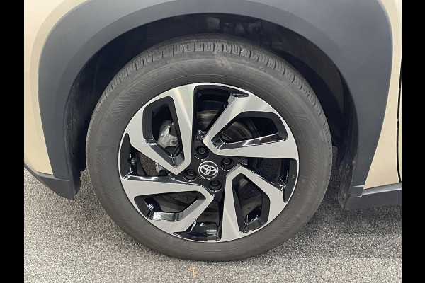 Toyota Aygo X 1.0 VVT-i Automaat Pulse | Navigatie | Apple Carplay/Android Auto | Camera | 17" Lichtmetalen Velgen | Climate Control | Adaptive Cruise Control | Two Tone