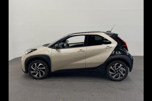 Toyota Aygo X 1.0 VVT-i Automaat Pulse | Navigatie | Apple Carplay/Android Auto | Camera | 17" Lichtmetalen Velgen | Climate Control | Adaptive Cruise Control | Two Tone