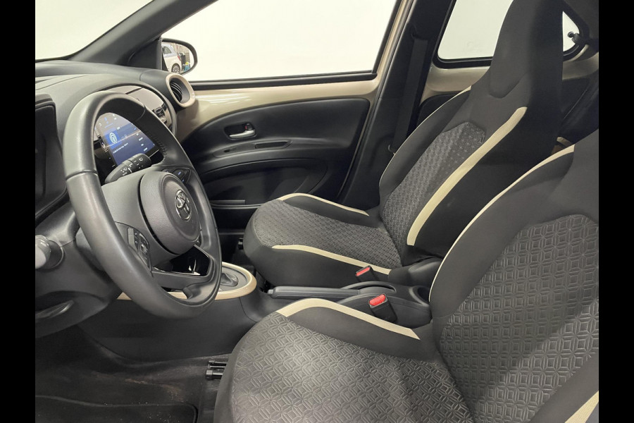 Toyota Aygo X 1.0 VVT-i Automaat Pulse | Navigatie | Apple Carplay/Android Auto | Camera | 17" Lichtmetalen Velgen | Climate Control | Adaptive Cruise Control | Two Tone