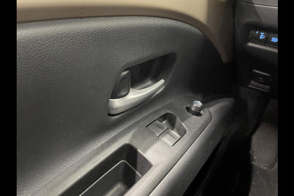 Toyota Aygo X 1.0 VVT-i Automaat Pulse | Navigatie | Apple Carplay/Android Auto | Camera | 17" Lichtmetalen Velgen | Climate Control | Adaptive Cruise Control | Two Tone