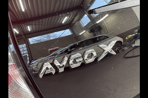 Toyota Aygo X 1.0 VVT-i Automaat Pulse | Navigatie | Apple Carplay/Android Auto | Camera | 17" Lichtmetalen Velgen | Climate Control | Adaptive Cruise Control | Two Tone