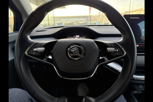 Škoda ENYAQ iV 60 | Wegklapbare trekhaak | Stoelverwarming | Achteruitrijcamera | Warmtepomp