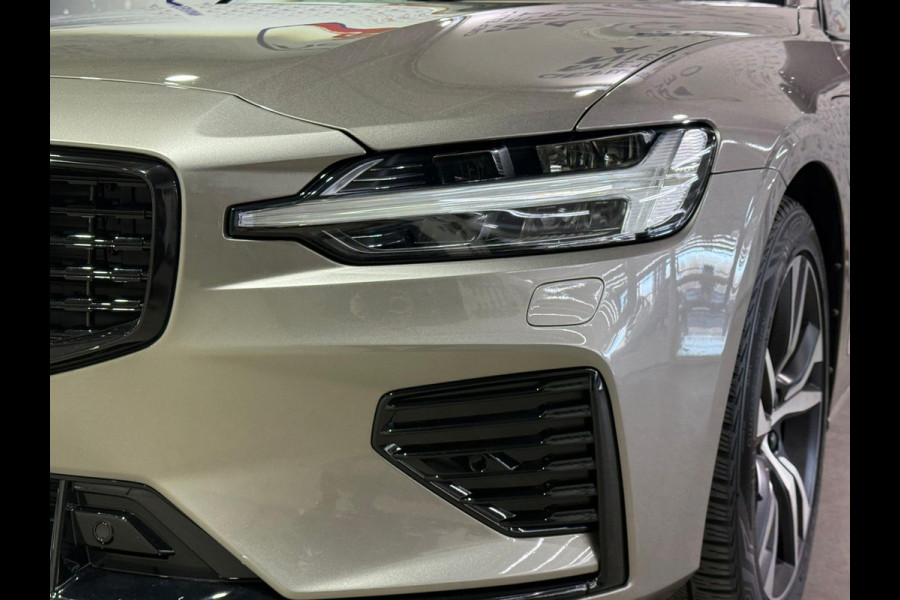 Volvo V60 2.0 T8 Twin Engine AWD R-Design/Pano/Memory/Camera/Carplay