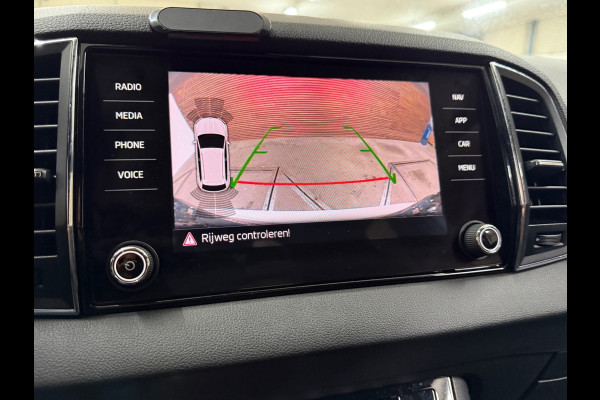 Škoda Karoq 1.5 TSI DSG 4x4 Sportline Business | 1800KG Trekgewicht | Carplay | Sportstoelen | Camera