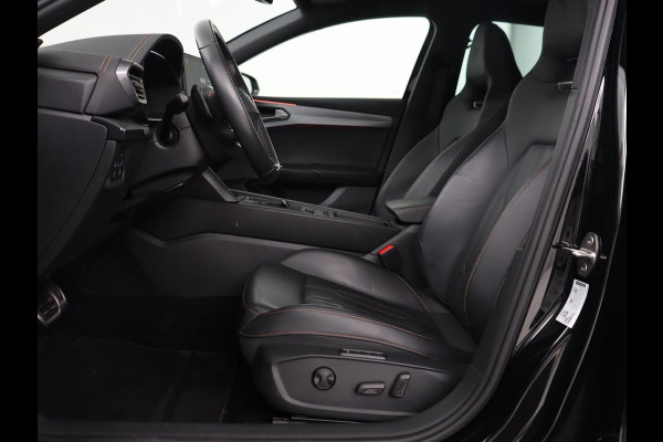 CUPRA Leon 1.4 e-Hybrid Black Edition | Origineel NL | Panoramadak | Leder | Stoelverwarming | Adaptive cruise | Sfeerverlichting | Carplay | Memory | Keyless | Camera | Stuurverwarming | PHEV | Plug In
