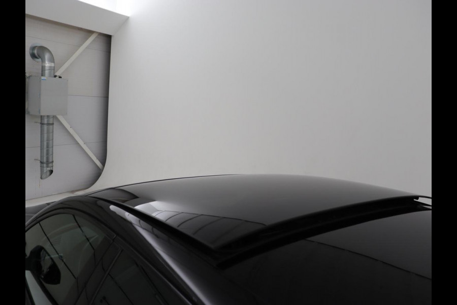 CUPRA Leon 1.4 e-Hybrid Black Edition | Origineel NL | Panoramadak | Leder | Stoelverwarming | Adaptive cruise | Sfeerverlichting | Carplay | Memory | Keyless | Camera | Stuurverwarming | PHEV | Plug In