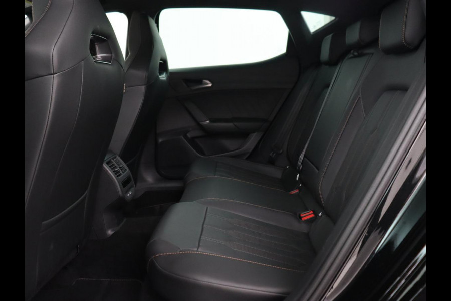 CUPRA Leon 1.4 e-Hybrid Black Edition | Origineel NL | Panoramadak | Leder | Stoelverwarming | Adaptive cruise | Sfeerverlichting | Carplay | Memory | Keyless | Camera | Stuurverwarming | PHEV | Plug In