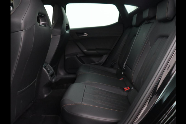 CUPRA Leon 1.4 e-Hybrid Black Edition | Origineel NL | Panoramadak | Leder | Stoelverwarming | Adaptive cruise | Sfeerverlichting | Carplay | Memory | Keyless | Camera | Stuurverwarming | PHEV | Plug In