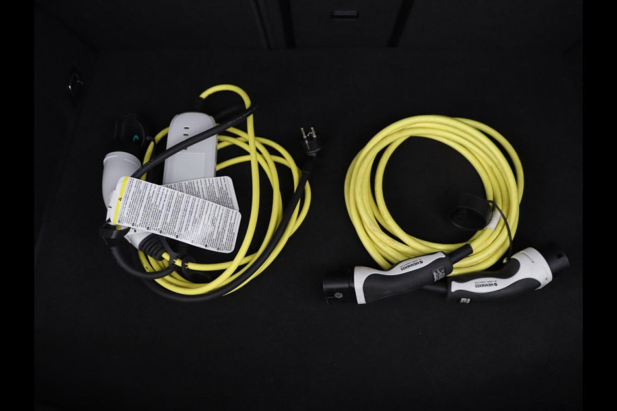 CUPRA Leon 1.4 e-Hybrid Black Edition | Origineel NL | Panoramadak | Leder | Stoelverwarming | Adaptive cruise | Sfeerverlichting | Carplay | Memory | Keyless | Camera | Stuurverwarming | PHEV | Plug In