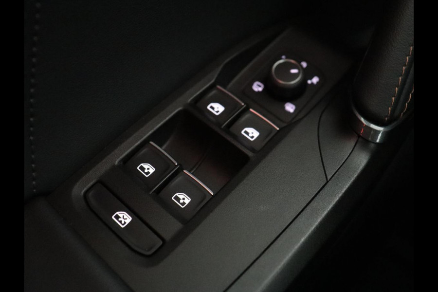 CUPRA Leon 1.4 e-Hybrid Black Edition | Origineel NL | Panoramadak | Leder | Stoelverwarming | Adaptive cruise | Sfeerverlichting | Carplay | Memory | Keyless | Camera | Stuurverwarming | PHEV | Plug In