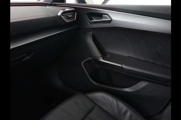 CUPRA Leon 1.4 e-Hybrid Black Edition | Origineel NL | Panoramadak | Leder | Stoelverwarming | Adaptive cruise | Sfeerverlichting | Carplay | Memory | Keyless | Camera | Stuurverwarming | PHEV | Plug In
