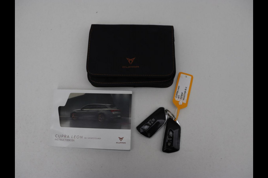 CUPRA Leon 1.4 e-Hybrid Black Edition | Origineel NL | Panoramadak | Leder | Stoelverwarming | Adaptive cruise | Sfeerverlichting | Carplay | Memory | Keyless | Camera | Stuurverwarming | PHEV | Plug In