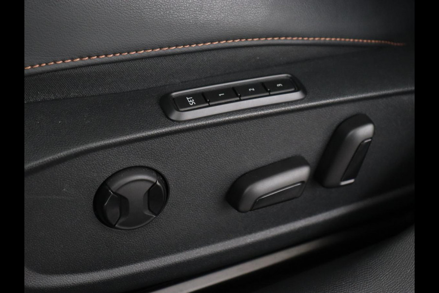 CUPRA Leon 1.4 e-Hybrid Black Edition | Origineel NL | Panoramadak | Leder | Stoelverwarming | Adaptive cruise | Sfeerverlichting | Carplay | Memory | Keyless | Camera | Stuurverwarming | PHEV | Plug In