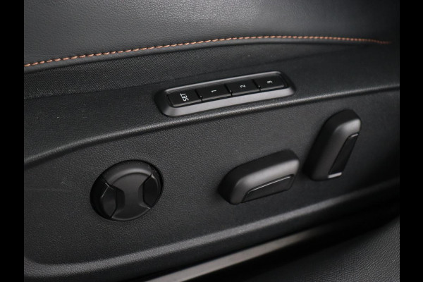 CUPRA Leon 1.4 e-Hybrid Black Edition | Origineel NL | Panoramadak | Leder | Stoelverwarming | Adaptive cruise | Sfeerverlichting | Carplay | Memory | Keyless | Camera | Stuurverwarming | PHEV | Plug In