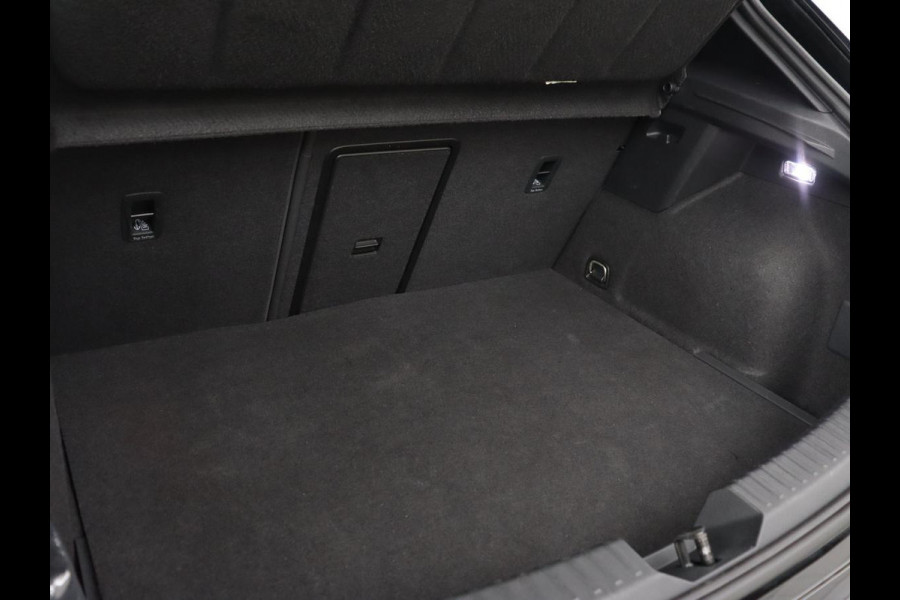 CUPRA Leon 1.4 e-Hybrid Black Edition | Origineel NL | Panoramadak | Leder | Stoelverwarming | Adaptive cruise | Sfeerverlichting | Carplay | Memory | Keyless | Camera | Stuurverwarming | PHEV | Plug In