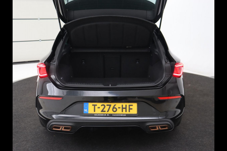 CUPRA Leon 1.4 e-Hybrid Black Edition | Origineel NL | Panoramadak | Leder | Stoelverwarming | Adaptive cruise | Sfeerverlichting | Carplay | Memory | Keyless | Camera | Stuurverwarming | PHEV | Plug In