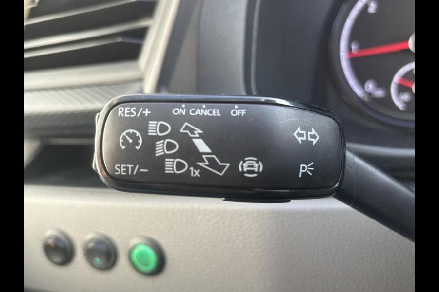 Volkswagen Transporter 2.0 TDI L2H1*A/C*CRUISE*CAM*HAAK*CARPLAY*3PERS*