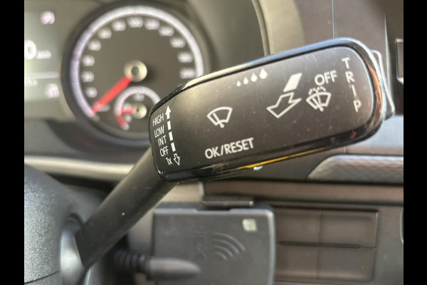 Volkswagen Transporter 2.0 TDI L2H1*A/C*CRUISE*CAM*HAAK*CARPLAY*3PERS*