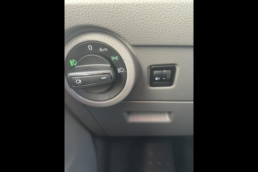 Volkswagen Transporter 2.0 TDI L2H1*A/C*CRUISE*CAM*HAAK*CARPLAY*3PERS*