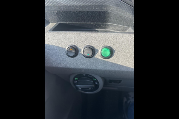 Volkswagen Transporter 2.0 TDI L2H1*A/C*CRUISE*CAM*HAAK*CARPLAY*3PERS*