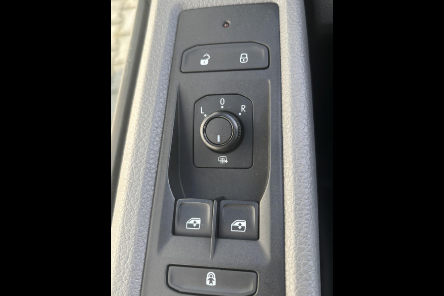 Volkswagen Transporter 2.0 TDI L2H1*A/C*CRUISE*CAM*HAAK*CARPLAY*3PERS*