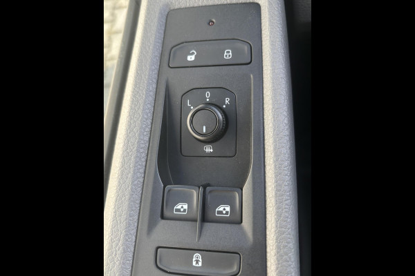 Volkswagen Transporter 2.0 TDI L2H1*A/C*CRUISE*CAM*HAAK*CARPLAY*3PERS*