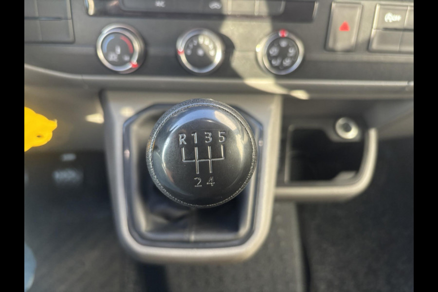 Volkswagen Transporter 2.0 TDI L2H1*A/C*CRUISE*CAM*HAAK*CARPLAY*3PERS*
