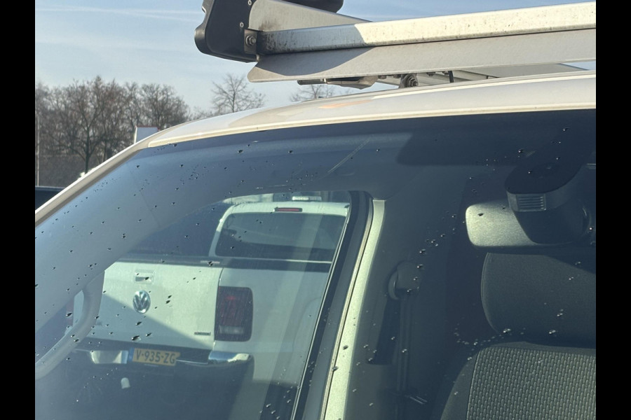 Volkswagen Transporter 2.0 TDI L2H1*A/C*CRUISE*CAM*HAAK*CARPLAY*3PERS*