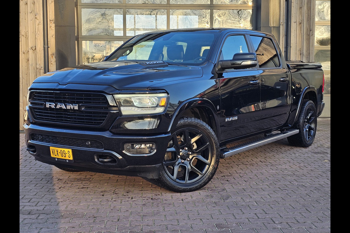 Dodge Ram 1500 5.7 V8 4x4 Crew Cab Laramie | Pano | Trekhaak | Leder | Alpine | Keyless | Camera | Sidesteps | Navi | 12" scherm | Klep uitlaat |