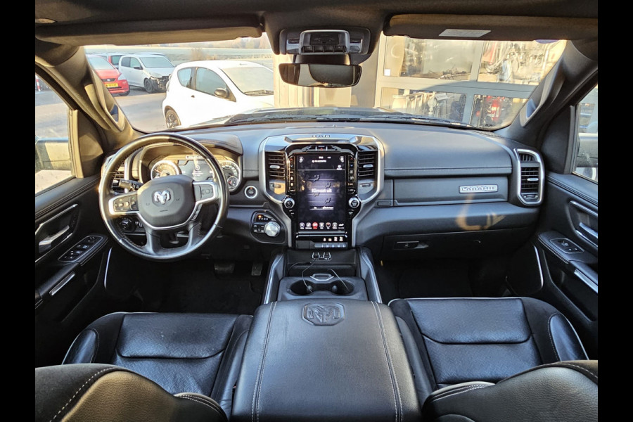 Dodge Ram 1500 5.7 V8 4x4 Crew Cab Laramie | Pano | Trekhaak | Leder | Alpine | Keyless | Camera | Sidesteps | Navi | 12" scherm | Klep uitlaat |