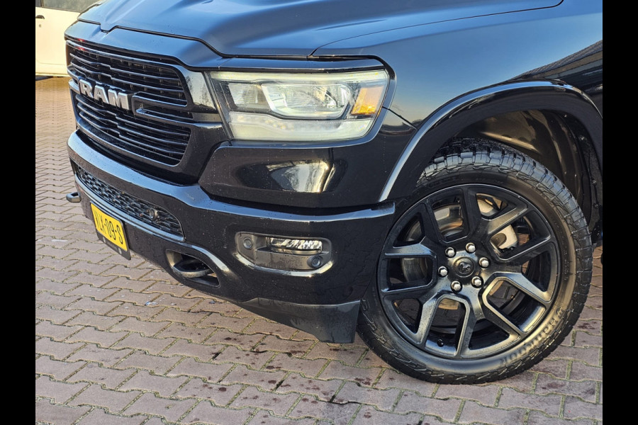Dodge Ram 1500 5.7 V8 4x4 Crew Cab Laramie | Pano | Trekhaak | Leder | Alpine | Keyless | Camera | Sidesteps | Navi | 12" scherm | Klep uitlaat |