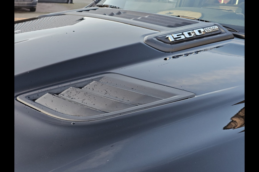 Dodge Ram 1500 5.7 V8 4x4 Crew Cab Laramie | Pano | Trekhaak | Leder | Alpine | Keyless | Camera | Sidesteps | Navi | 12" scherm | Klep uitlaat |