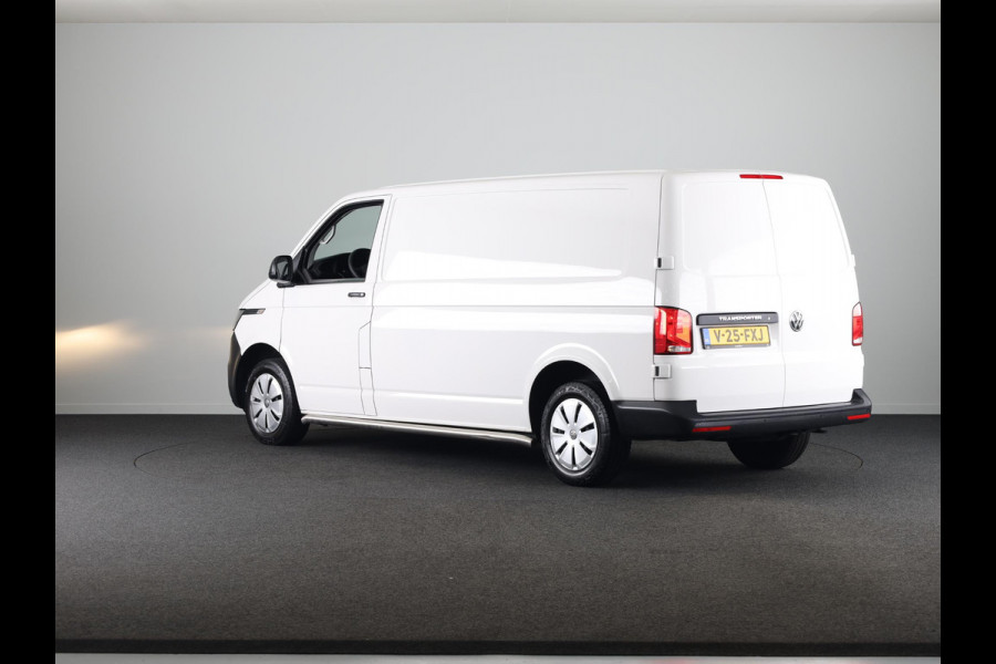 Volkswagen Transporter 2.0 TDI L2H1 28 Comfortline 110 pk | Verlengde garantie | Navigatie via App | Parkeersensoren achter | Cruise control |