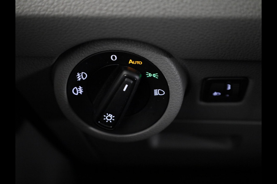 Volkswagen Transporter 2.0 TDI L2H1 28 Comfortline 110 pk | Verlengde garantie | Navigatie via App | Parkeersensoren achter | Cruise control |