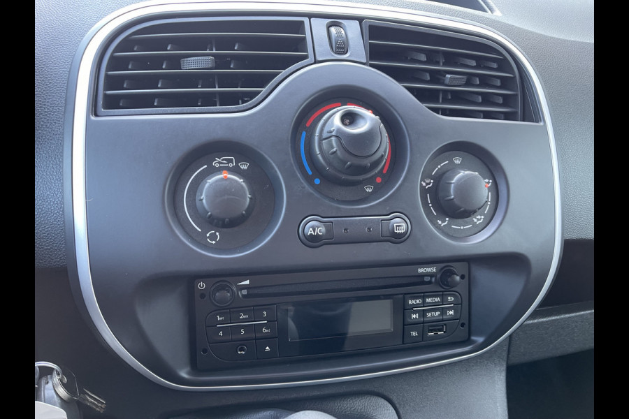 Renault Kangoo 1.5 Blue dCi 95pk Work Edition / zwart metallic / vaste prijs rijklaar € 12.950 ex btw / lease vanaf € 218 / airco / cruise / trekhaak / dakdragers / euro 6 / bpm vrij !