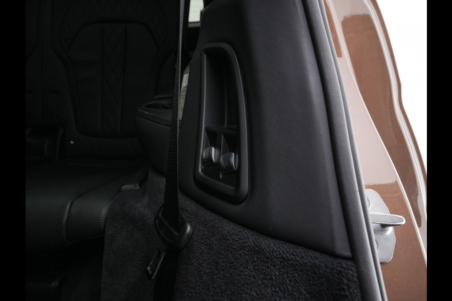 BMW X7 xDrive30d High Executive [ 7-Pers. ] Aut. *PANO | LEATHER | LASER-LED | HEAD-UP | SOFTCLOSE | BOWERS&WILKINS | BLINDSPOT | DIGI-COCKPIT | MEMORY-PACK | TOPVIEW | PRIVACY-GLASS | NAVI-FULLMAP | TOWBAR | 22''ALU*