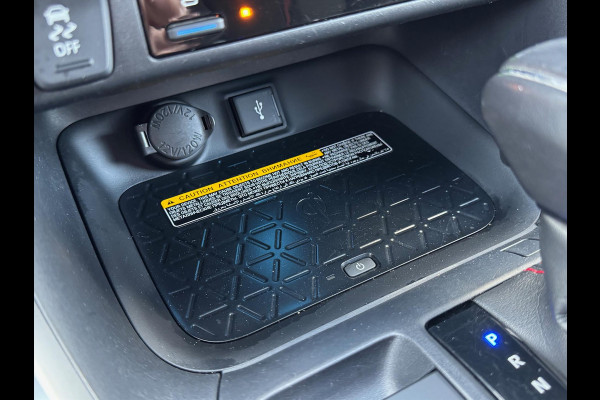 Toyota RAV4 2.5 Plug-in Hybrid AWD Bi-Tone Plus| Trekhaak, JBL, Leer, Stoelventilatie, 360 Camera, Geheugenfunctie, Head up display, 4X4, Ze