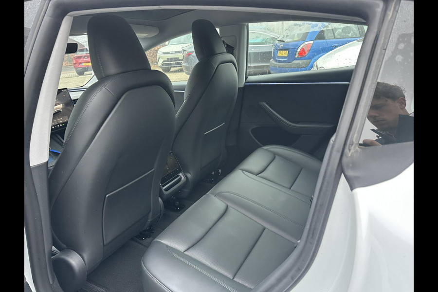 Tesla Model 3 Premium Long Range AWD 78 kWh | STOELVERWARMING VOOR/ACHTER | STUURVERWARMING | FABRIEKS GARANTIE T/M 20-06-2028 OF 80k KM | ELKT. ACHTERKLEP | ELKT. STOELEN |